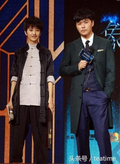 佟丽娅坐袁弘怀里剥桔子 陈思诚感叹“世风日下人心不古”