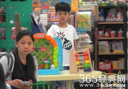 5岁身高似9岁 李嘉欣狂操囝囝体能