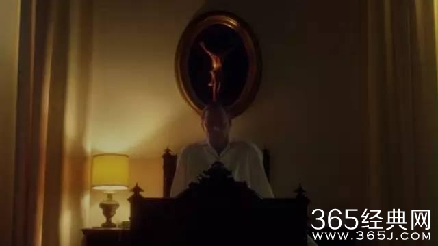 比《西部世界》更值得一追的年度神剧！裘德洛演教皇，帅到没朋友