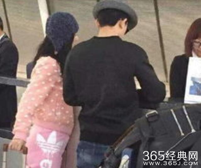 谢娜多次显露小肚，这不是怀孕了，难道是衣品出现了问题吗？