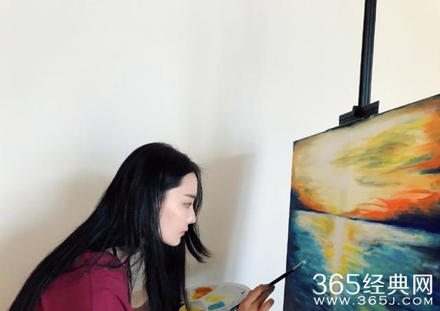 网友却怒斥张馨予摆拍假画，画画步骤还能假？