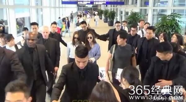 看看郑爽的待遇，这才是有真粉丝的明星！