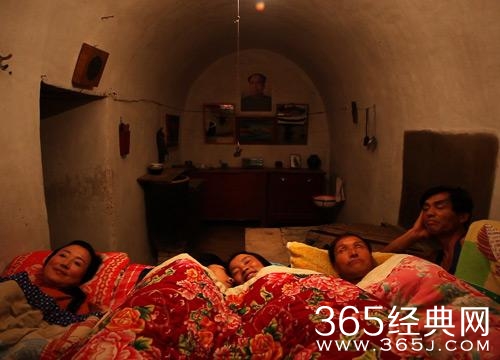一个男人和母女四人的情感纠葛，誉为中国版《西西里的美丽传说》