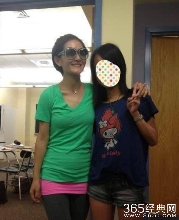 谢娜多次显露小肚，这不是怀孕了，难道是衣品出现了问题吗？