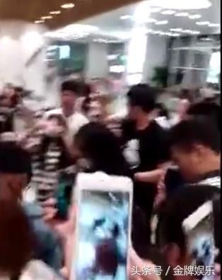 看看郑爽的待遇，这才是有真粉丝的明星！