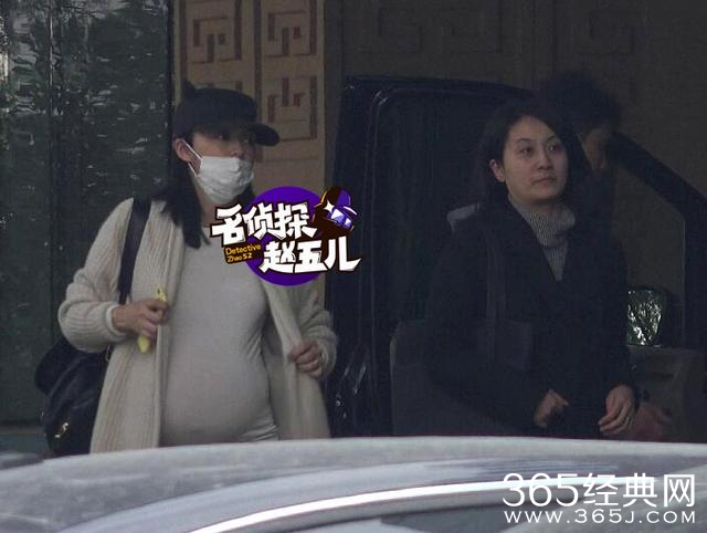 姚晨卸货在即做产检 挺巨肚仍步伐轻盈