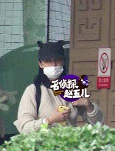 姚晨卸货在即做产检 挺巨肚仍步伐轻盈