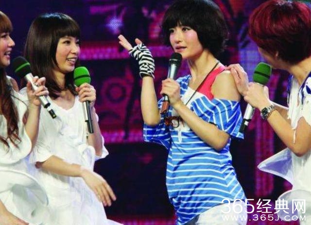 谢娜多次显露小肚，这不是怀孕了，难道是衣品出现了问题吗？