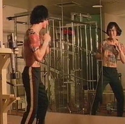 李小龙承认打不过他，向华强不敢惹他，做过警察又是黑社会老大