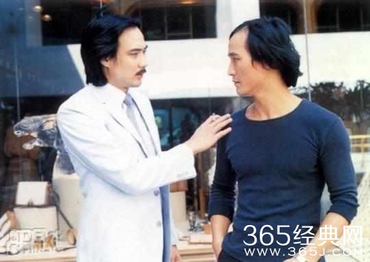 李小龙承认打不过他，向华强不敢惹他，做过警察又是黑社会老大