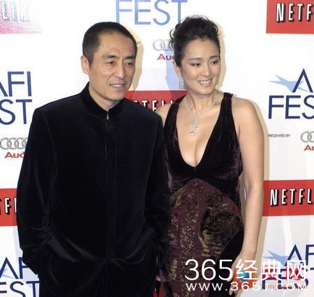 张艺谋小31岁娇妻曝光，大女儿遭老外玩耍抛弃，终身痛恨巩俐！