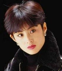 曾是星爷的御用女星，美过王祖贤，艳过关芝琳，淡出演艺圈成这样