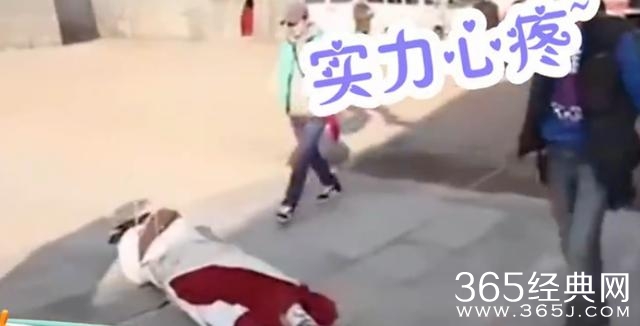 赵丽颖拍戏坠马，导致腰伤，杨幂评论；看着都疼！