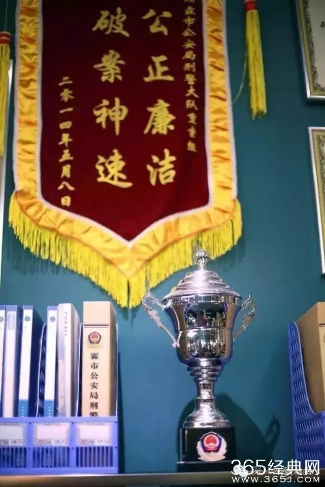 这部剧的警服细节，做到了连官微都来点赞，简直就是普法片嘛