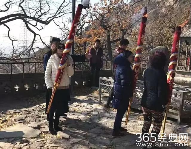 女神关之琳到东港大孤山祈福