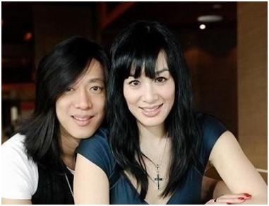 钟丽缇张伦硕结婚了，她的前夫却重回众人的视线，他就是严铮！