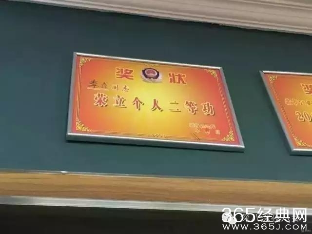 这部剧的警服细节，做到了连官微都来点赞，简直就是普法片嘛