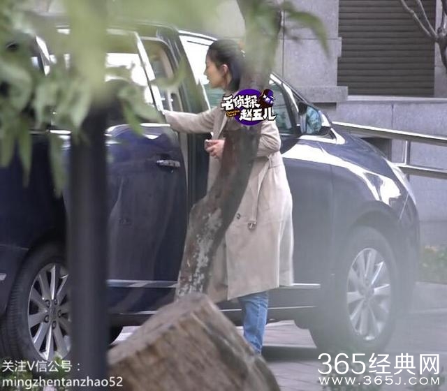 高圆圆美丽人妻范儿现身机场 矫健快跑亲证没怀孕