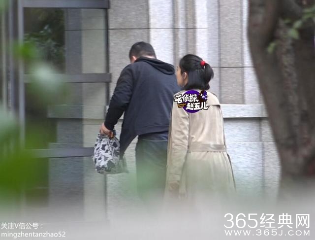 高圆圆美丽人妻范儿现身机场 矫健快跑亲证没怀孕