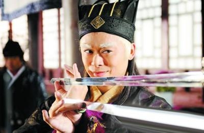 两岁起便混迹电影圈，名气不逊于吴京，功夫巨星被人上门追债