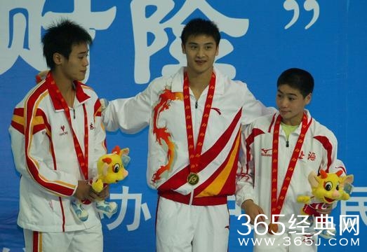 跳水奥运冠军个性太强被开除，退役做演员，娶到娇妻身家上亿