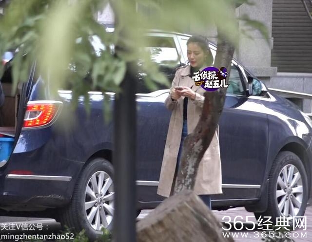 高圆圆美丽人妻范儿现身机场 矫健快跑亲证没怀孕