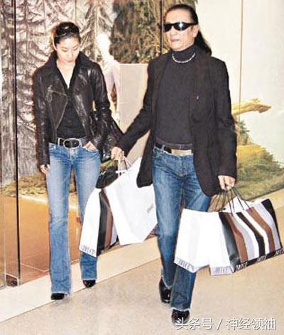 谢贤不愧是谢霆锋爹，8年的爷孙恋，80岁迎来第三婚！