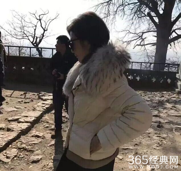 女神关之琳到东港大孤山祈福