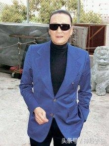 谢贤不愧是谢霆锋爹，8年的爷孙恋，80岁迎来第三婚！