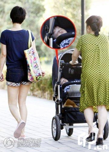 马伊琍遇谢东娜谈育儿经 文章发现跟拍飙车竖中指！