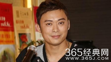 两岁起便混迹电影圈，名气不逊于吴京，功夫巨星被人上门追债