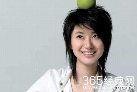 超女冠军尚雯婕又变脸，网友：蛇精脸，下巴是开瓶器！