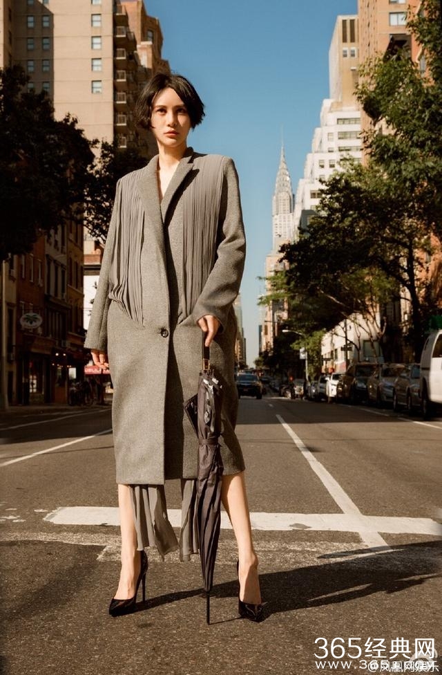 超女冠军尚雯婕又变脸，网友：蛇精脸，下巴是开瓶器！