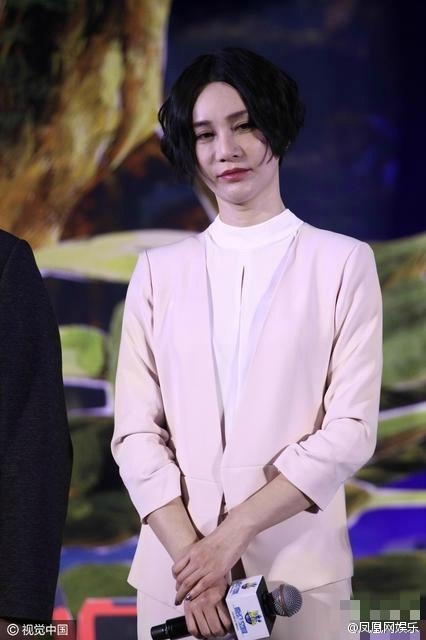 超女冠军尚雯婕又变脸，网友：蛇精脸，下巴是开瓶器！