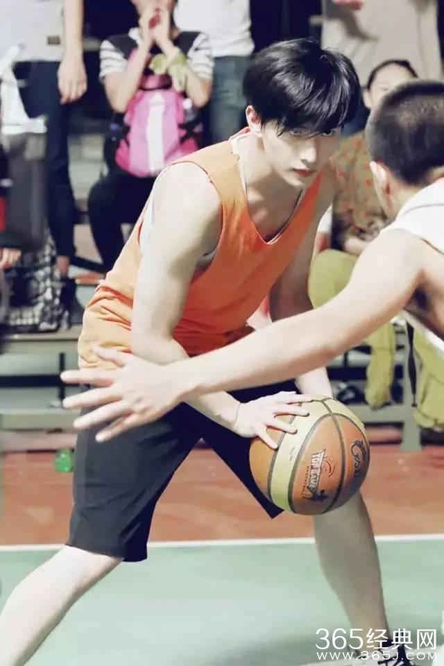 杨洋在演艺圈除了颜值，还做了这些神奇的事...