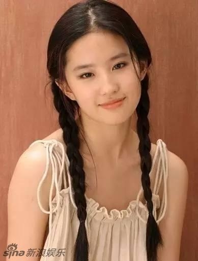 刘亦菲拍戏手受伤 网友：男朋友呢