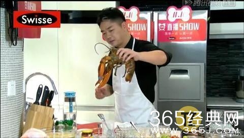 刘强东直播做饭好精彩，拿大勺穿围裙就像一个大厨