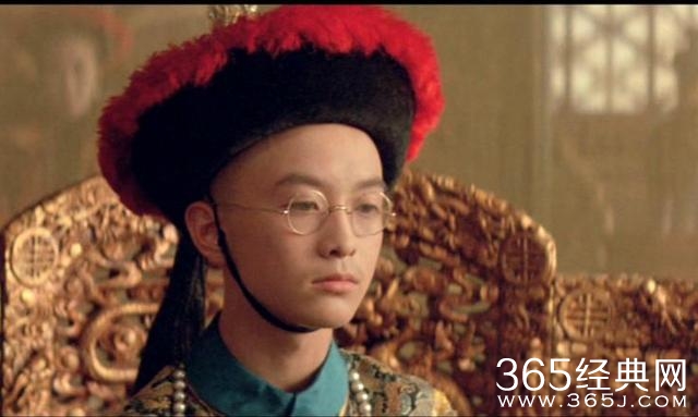 童星长残又添一员，《末代皇帝》里的少年溥仪如今已变大叔！