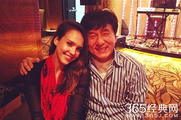 成龙搂过的中外女明星居然有这么多