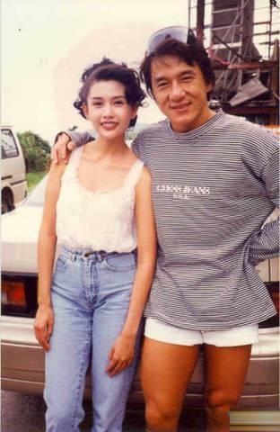 成龙搂过的中外女明星居然有这么多