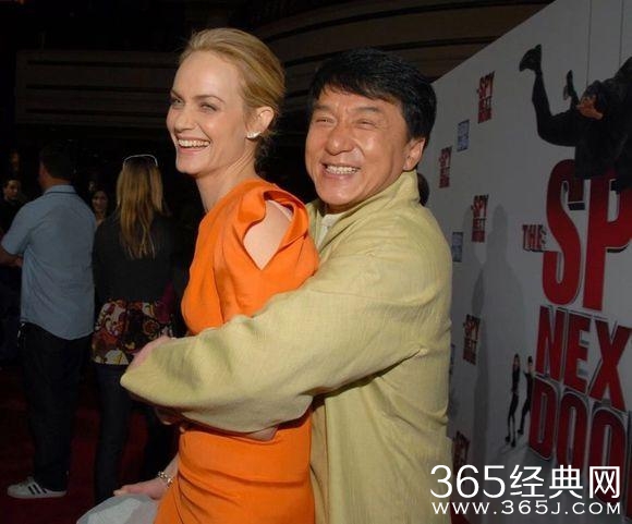 成龙搂过的中外女明星居然有这么多