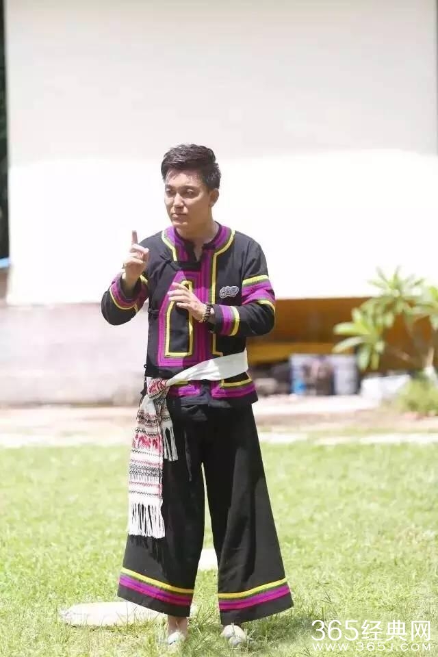 《爸爸去那儿》村长李锐这些造型，萌娃们都看呆了！