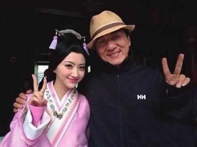 成龙搂过的中外女明星居然有这么多