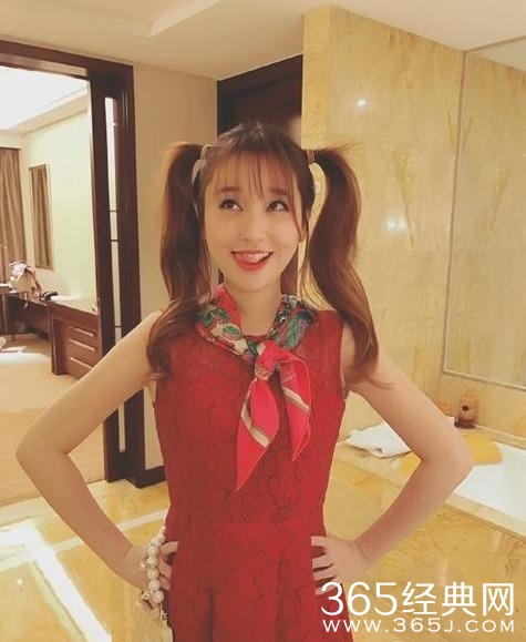 清纯不在？玉女金莎走艳俗风被网友骂太妖艳