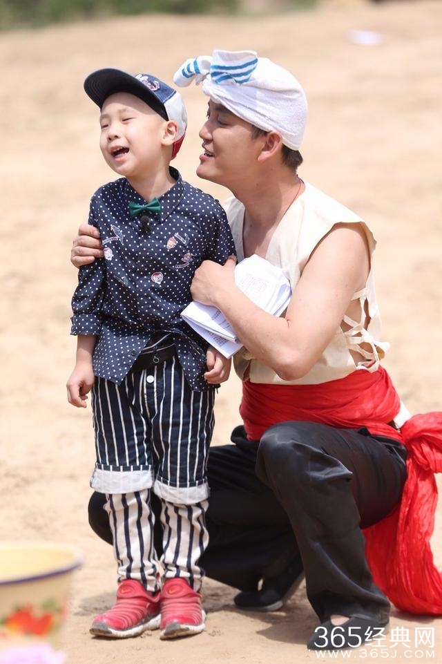 《爸爸去那儿》村长李锐这些造型，萌娃们都看呆了！