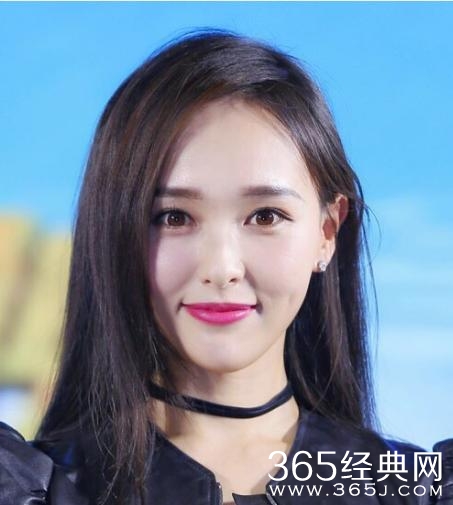 唐嫣拍戏又吃口香糖？粉丝：牙就长那样啊，唐嫣的锅背的真冤！