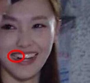 唐嫣拍戏又吃口香糖？粉丝：牙就长那样啊，唐嫣的锅背的真冤！