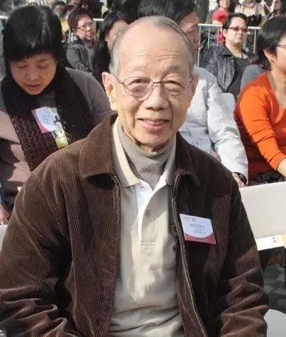 还记得那个健忘的化学老师吗？原来他真的是老师
