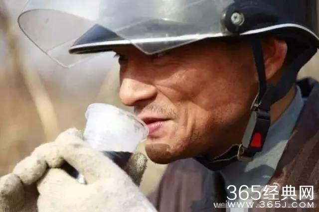 刘德华的御用替身竟是广西人，简直一毛一样