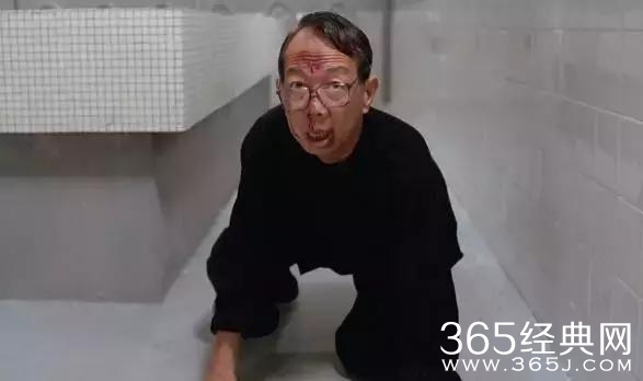 还记得那个健忘的化学老师吗？原来他真的是老师